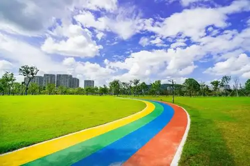 这条彩虹跑道马上要刷爆朋友圈_体育