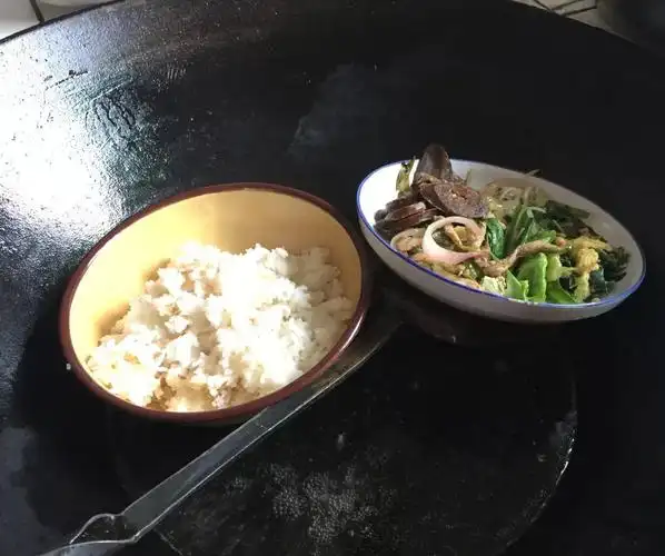 我们为席大哥留的饭菜明德大哥非常理解配合支持我们的帮扶工作.