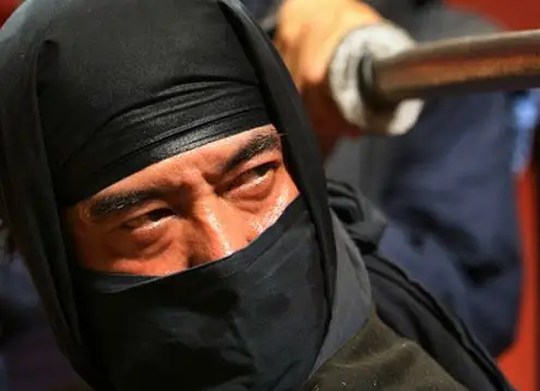 在香港举办的日本文化节期间,日本伊贺流忍者进行表演.