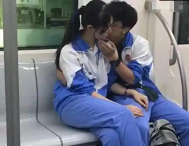 连中学生大白天都敢这样!