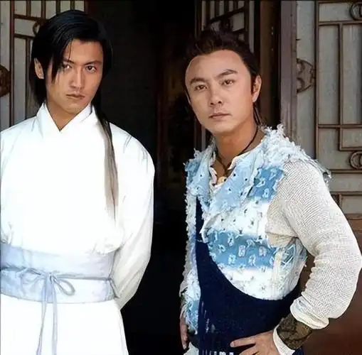 当年谢霆锋饰演花无缺,张卫健饰演小鱼儿,两人在剧中可以说是帅得各