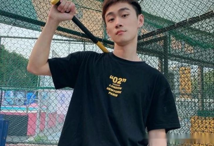 不求人_虎牙不求人哭了是怎么回事?虎牙不求人当年为什么被封号?