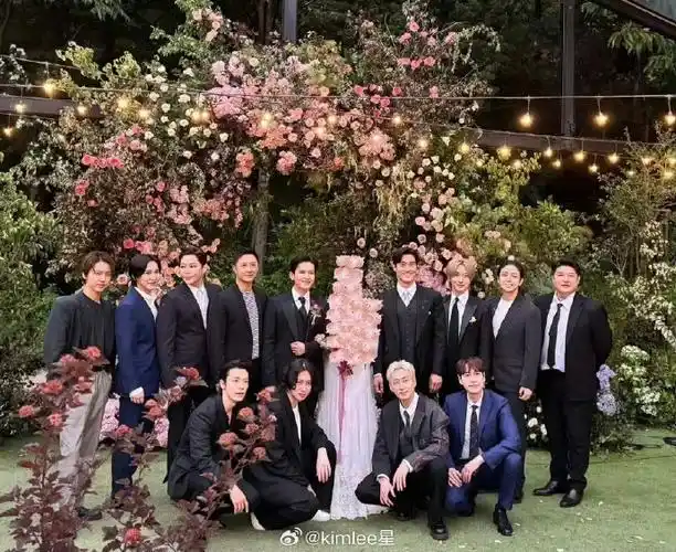 13人重聚##韩庚参加厉旭婚礼##superjunior13人合体##厉旭今天结婚