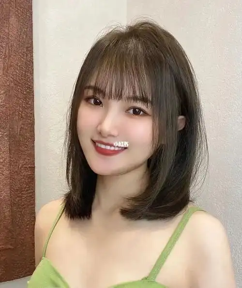 减龄又显瘦的初恋头|||中长发发型推荐～减龄必备初恋头锁骨发2021