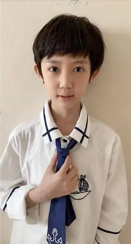 被小怀吉颜值圈粉清平乐12岁的他为帅割双眼皮太拼