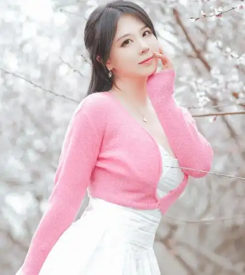 皮皮奶可可爱了艺术照已更