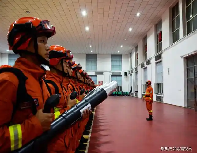 哈尔滨市森林消防支队分列式集训班积极开展"夜训"浓厚训练氛围-搜狐