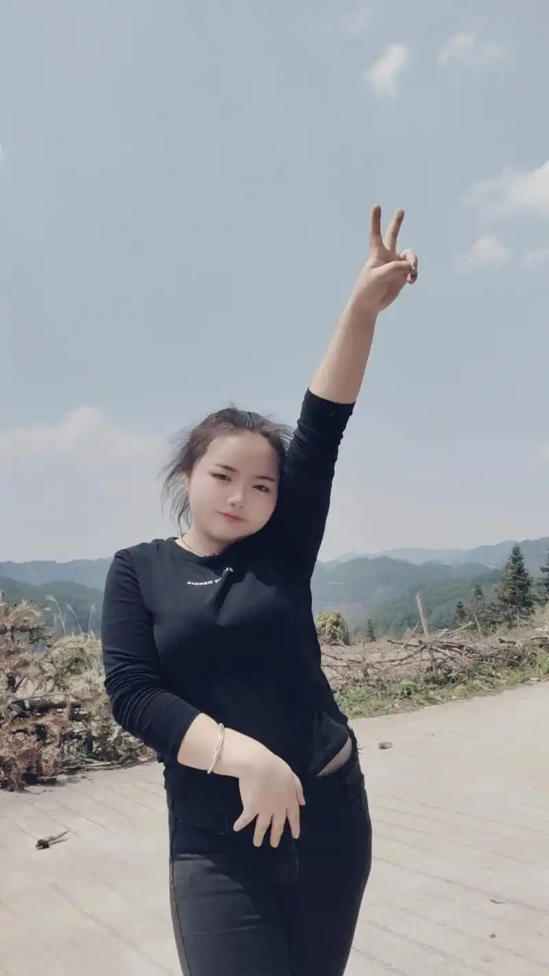 "其实我就是一个简单的农村姑娘,性子急,脾气不好,说话声音大 - 抖音