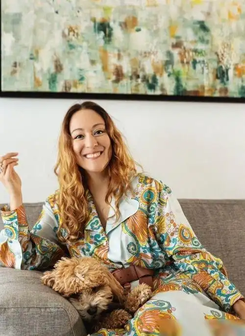 赌王何鸿燊真正长孙女何家文混血面孔像极赌王低调有气质