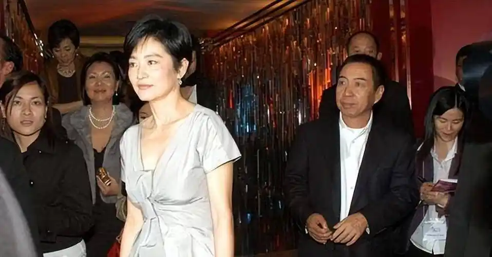 邢李10虽在林青霞那吃了瘪,但他不仅没有放弃,还在之后的日子里经常