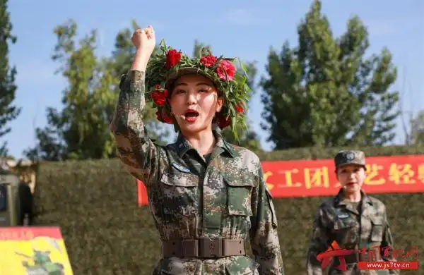 解放军文工团女兵轻骑队走进陆军第80集团军某旅慰问演出