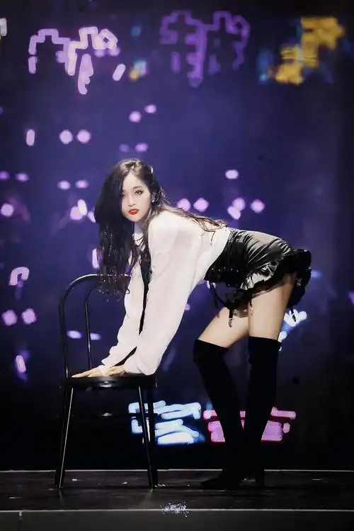 【吴宣仪美图】【吴宣仪凳子舞】【吴宣仪舞台】