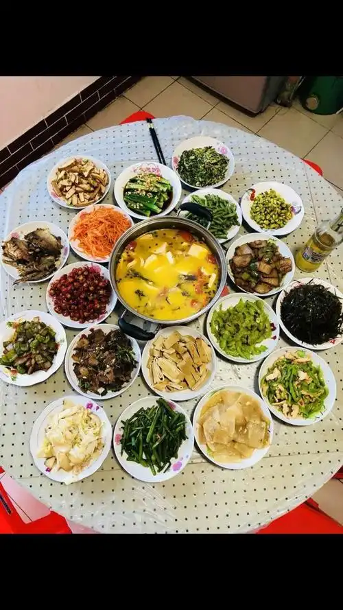 家人团聚 其乐融融[拥抱]大姐今晚精心做出一大桌丰盛的饭菜95只有