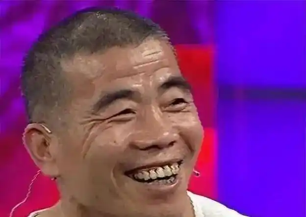 他是武大郎扮演者,身高1米4曾获武术冠军,娶1米7娇妻过得怎样?