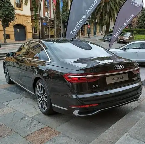 新款奥迪a8亮相街头,质感超越宝马7系,预售88万,4.0t 8at