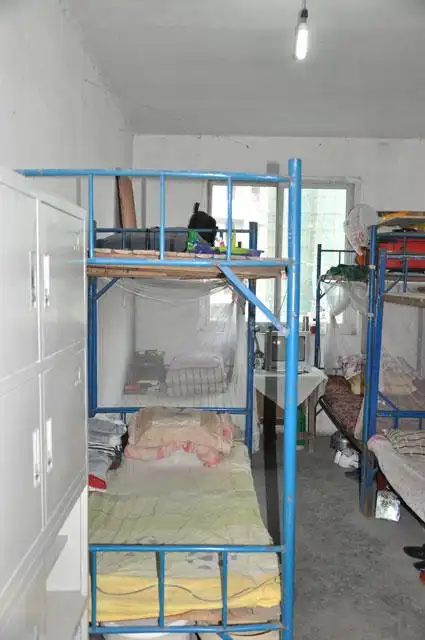 实拍农民工宿舍破旧脏乱让人心酸