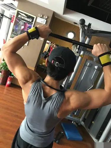 魏晨为十周年巡演闭关筹备 晒照秀健身成果-国际在线