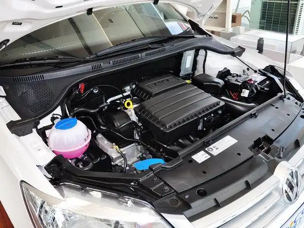 上海大众  1.6l 自动 发动机主体特写