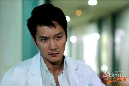 冯绍峰戏中医生造型