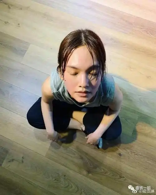 杨幂生病摆拍算啥,杨丞琳发烧高强度健身暴汗,半条命都快没了!