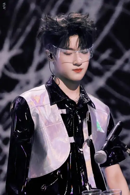 张峻豪 顶级liveking##今日星拍放送##张峻豪卷发