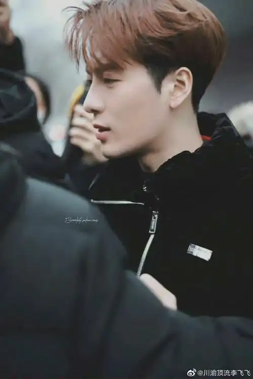 王嘉尔现身2022央视春晚第二次大联排