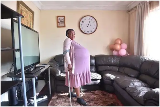 女子产检时被告知怀上8胞胎,结果分娩时产下10胞胎共7男3女_腾讯新闻