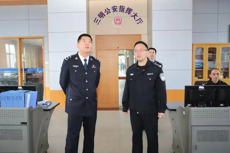 副市长公安局长陈育煌春节期间深入基层一线看望慰问民警