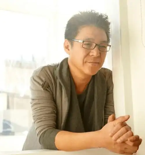 90年代歌手姜育恒:高中打工赚钱,成名后欠债,最后娶了圈外人_母亲