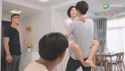 也不知道是转了多少圈,胡老师累die,并表示:我老腰又不行了.