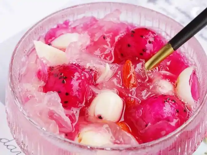 火龙果银耳莲子汤