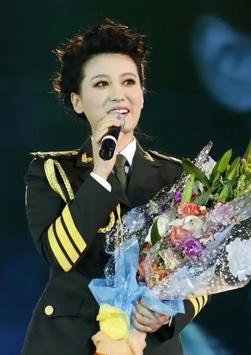 华语乐坛"殿堂级"女歌手:韩红进不了前五,徐小凤屈尊第二_谭晶_郭兰英