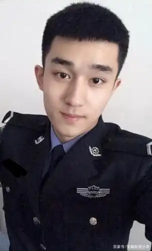 宝藏颜值周晨宇