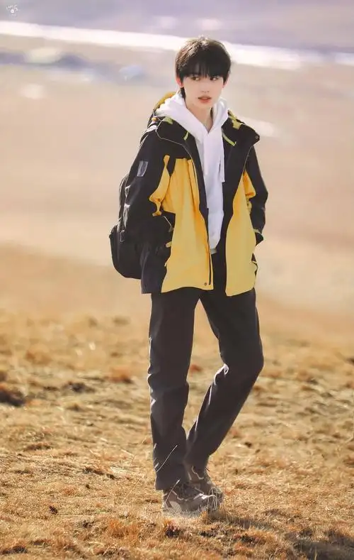 宋亚轩好神奇啊可治愈可搞笑可帅气看他的动图心情真的会变好