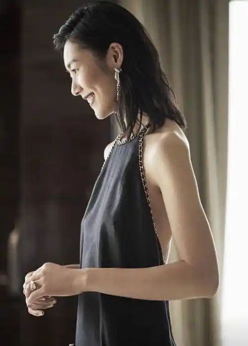 刘雯实力演绎夏日穿搭,还不知道怎么穿的,那就速速学起来