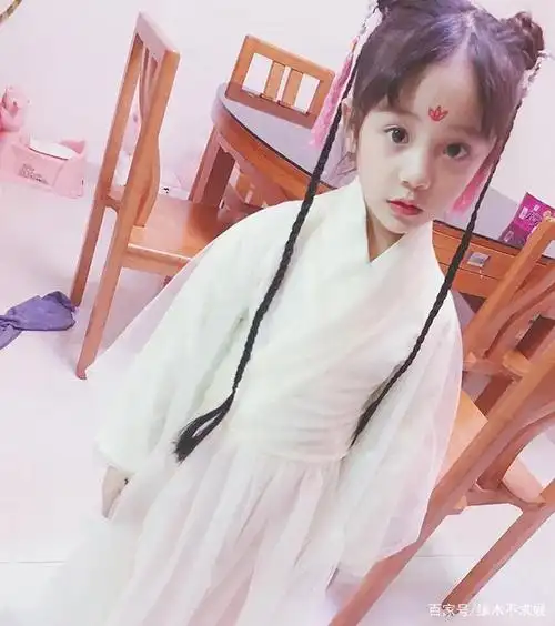 一句"出名要趁早",让娱乐圈涌入了无数小演员.