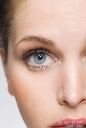 女性眼睛