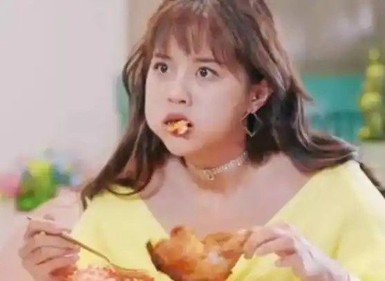 原创原创爱5咖喱酱走红难怪觉得很眼熟原来小时候的qq头像就是她