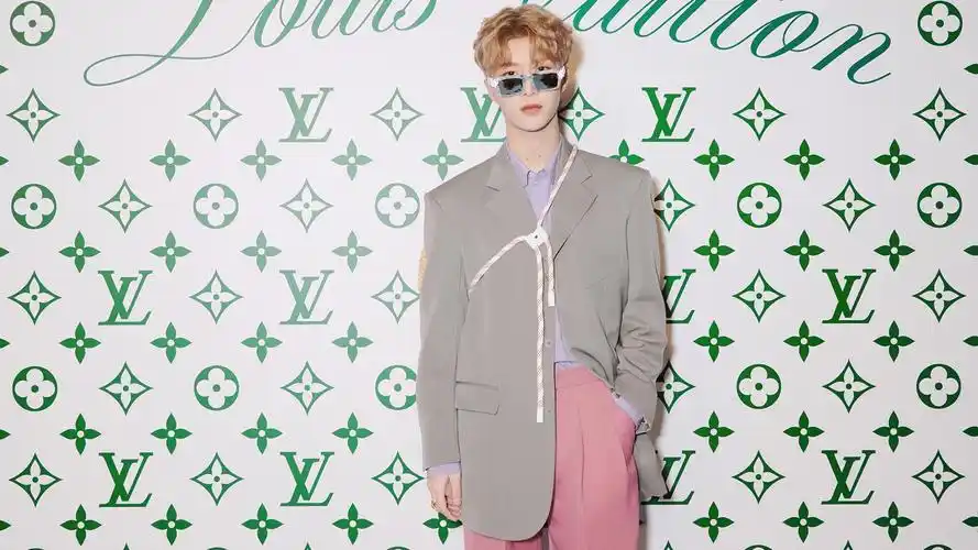 范丞丞帅气活动照图片桌面壁纸壁纸