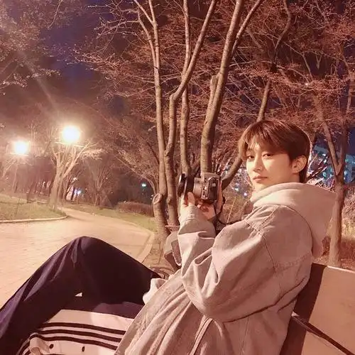 回应: 真的有那种可以以假乱真的男友照吗?我感觉.