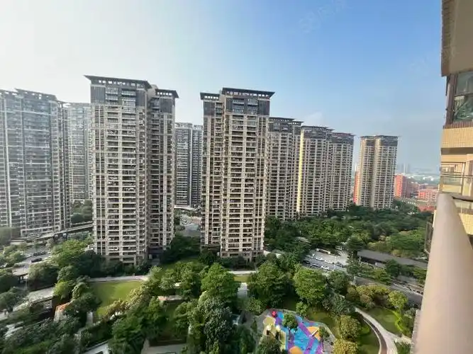 保利碧桂园悦公馆南北对流干净卫生近校近超市安静近地铁口