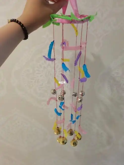 手工风铃,这用吸管做的彩色羽毛还像吗7815