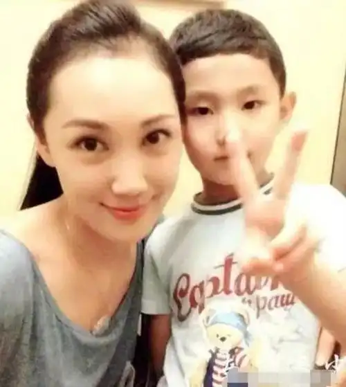 韩磊个人资料简介歌手韩磊娶小16岁娇妻