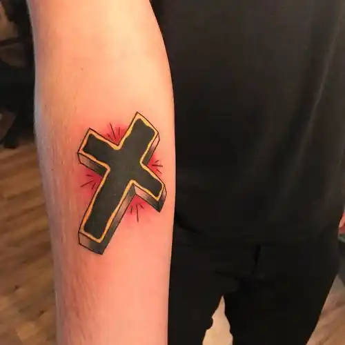 做法务专员的养先生小臂十字架纹身图案