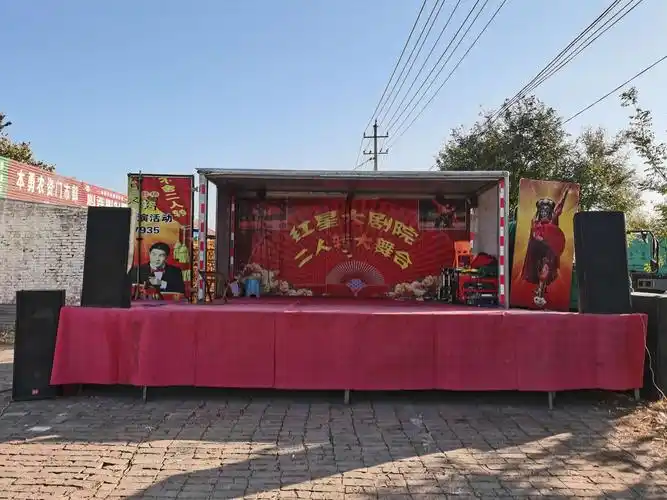 舞台,送文化下乡走进徽王啦,为国家号召的地摊式生意,为提高农村市场