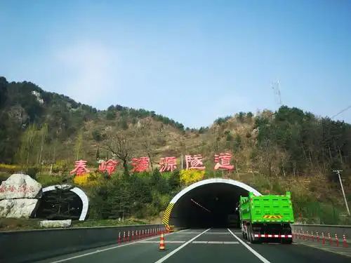 秦岭灞源隧道一临近