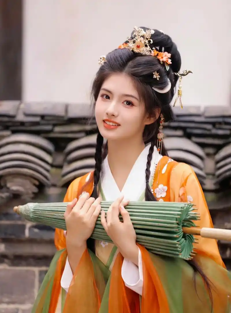 这次的国风大典,小童星艾米是网红感最少脸最干净灵动的女明星.