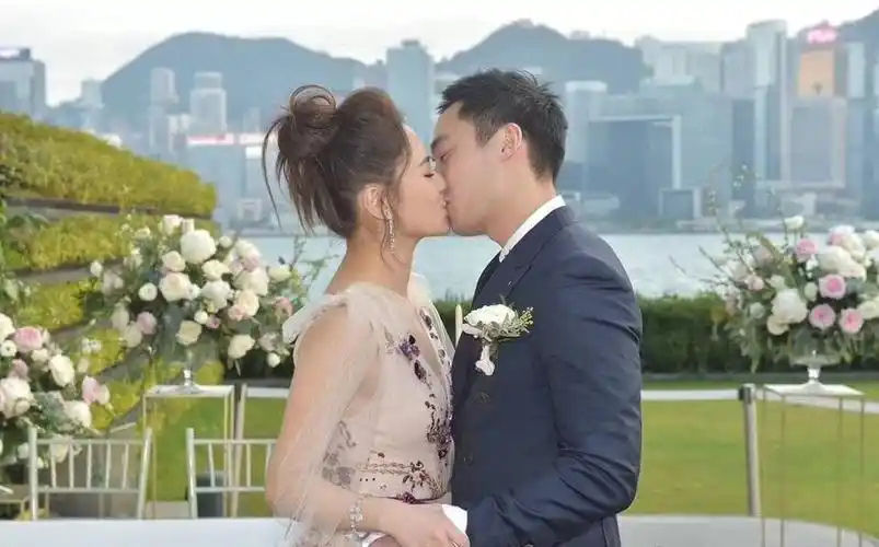 杨受成塞蛋糕事件始末杨受成蛋糕门是哪年