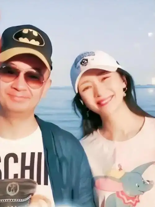 结婚8年,46岁黄海波变化不大,41岁曲栅栅像是换了个人|演员|高圆圆