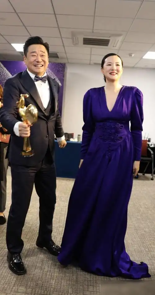 整天在金钱商业之间追逐,那今天的影帝影后,也就无从谈起了